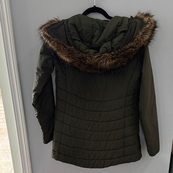 The North Face Women's Olive Puffer Jacket with Faux Fur Trim - Picture 5 of 6